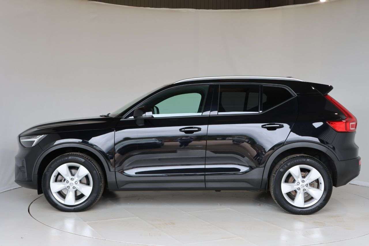 2023 VOLVO XC40 2023 VOLVO XC40