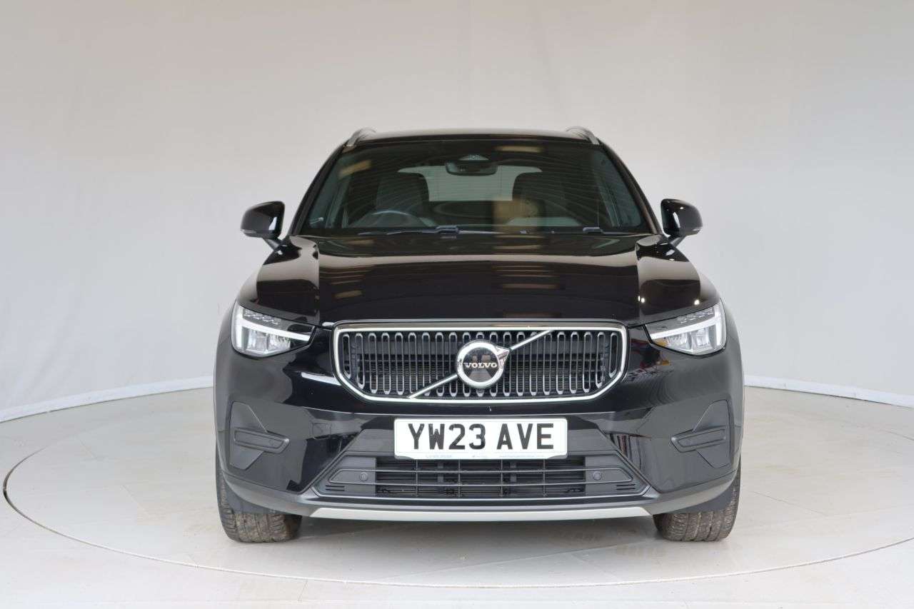 2023 VOLVO XC40 2023 VOLVO XC40