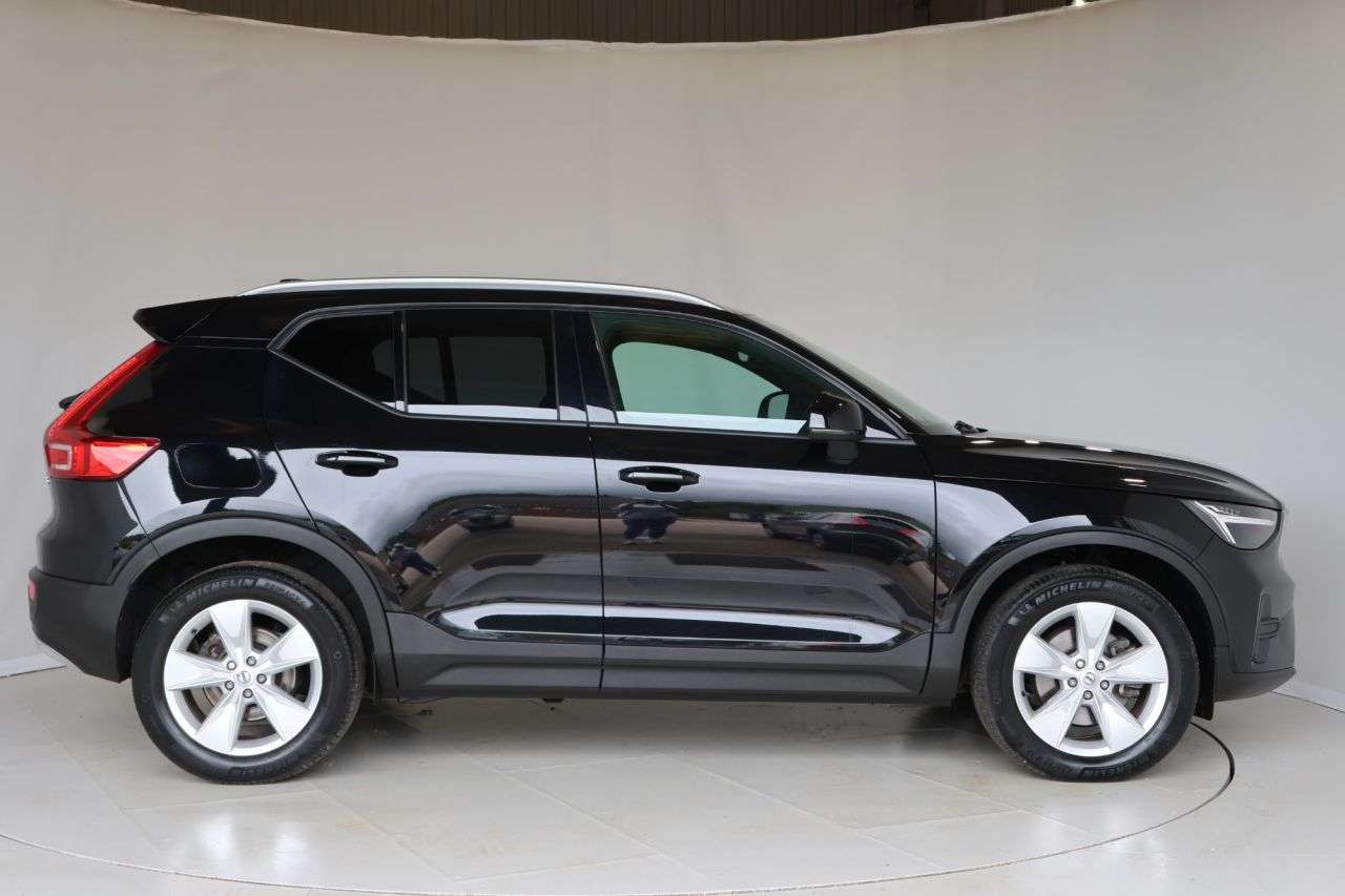 A 2023 VOLVO XC40 2.0 B3 MHEV Core SUV 5dr Petrol Hybrid DCT Auto Euro 6 (s/s) (163 ps) FREE A 2023 VOLVO XC40 2.0 B3 MHEV Core SUV 5dr Petrol Hybrid DCT Auto Euro 6 (s/s) (163 ps) FREE