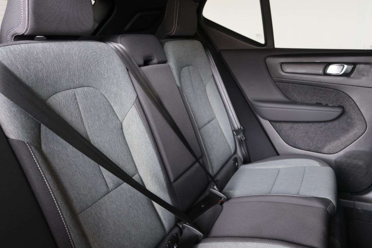 2023 VOLVO XC40 2023 VOLVO XC40