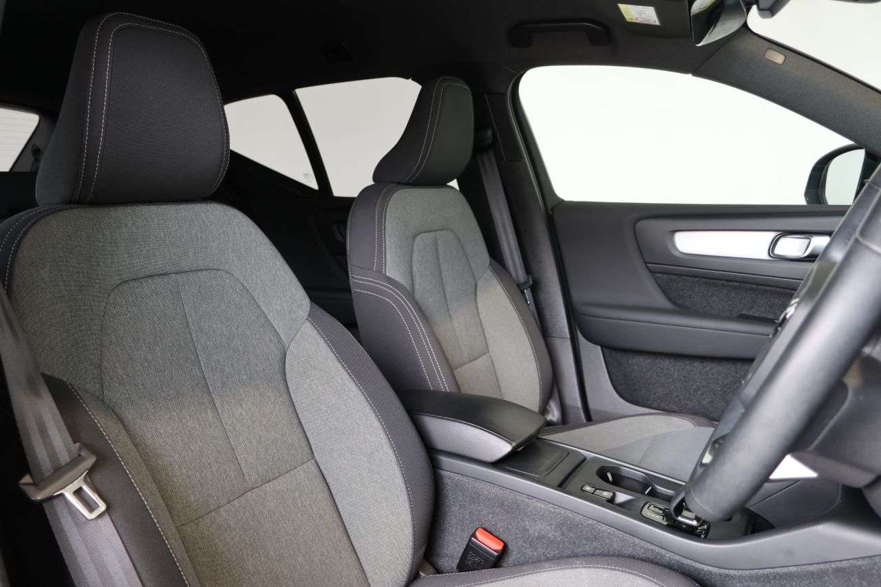 2023 VOLVO XC40 2023 VOLVO XC40