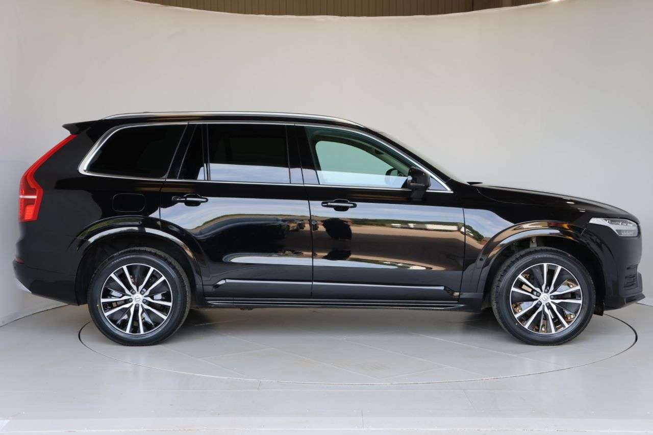 A 2022 VOLVO XC90 2.0 B5 MHEV Momentum SUV 5dr Diesel Hybrid Auto 4WD Euro 6 (s/s) (235 ps) F A 2022 VOLVO XC90 2.0 B5 MHEV Momentum SUV 5dr Diesel Hybrid Auto 4WD Euro 6 (s/s) (235 ps) F