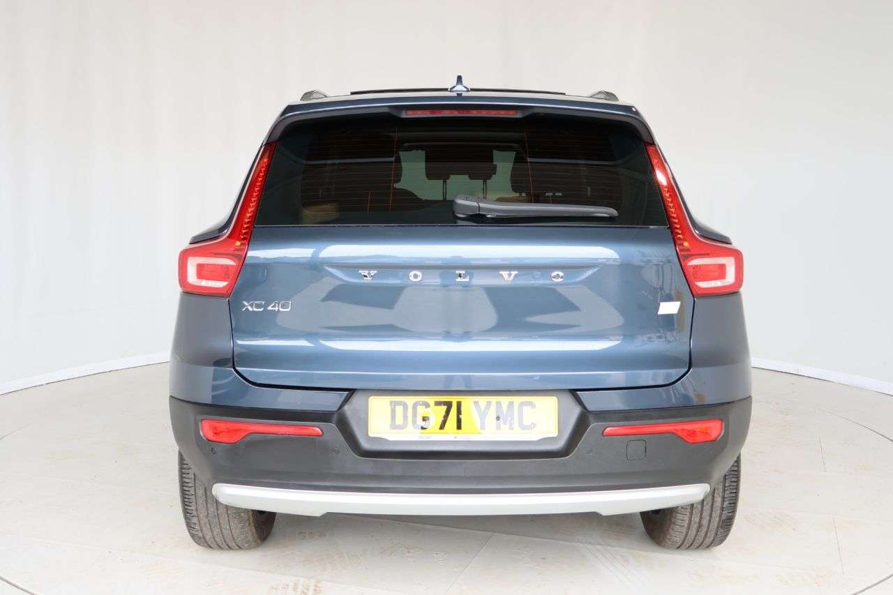 2021 VOLVO XC40 2021 VOLVO XC40