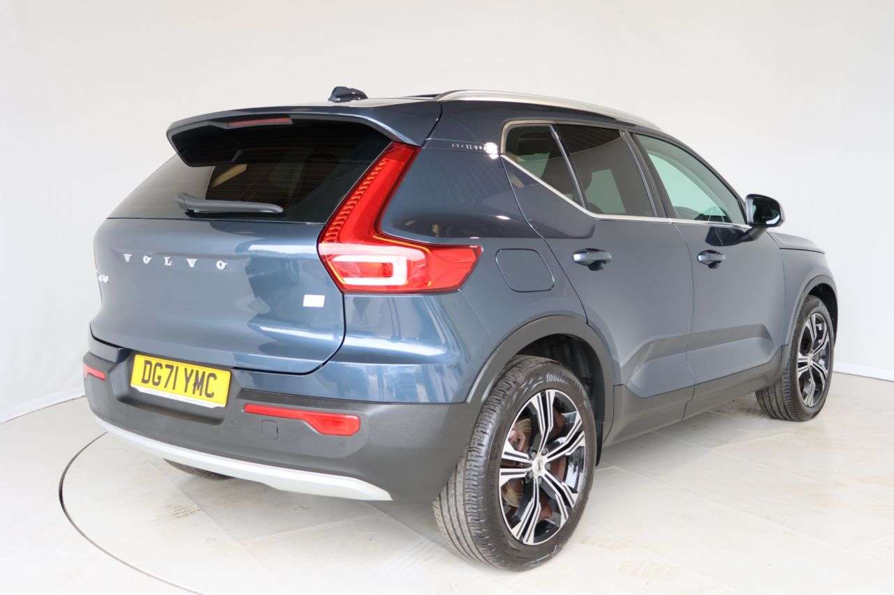 2021 VOLVO XC40 2021 VOLVO XC40