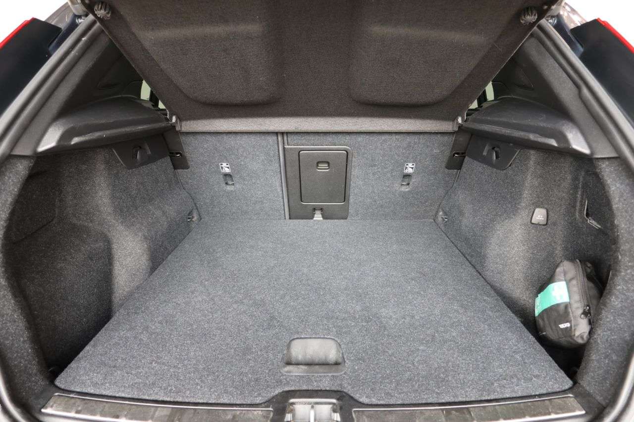 2021 VOLVO XC40 2021 VOLVO XC40