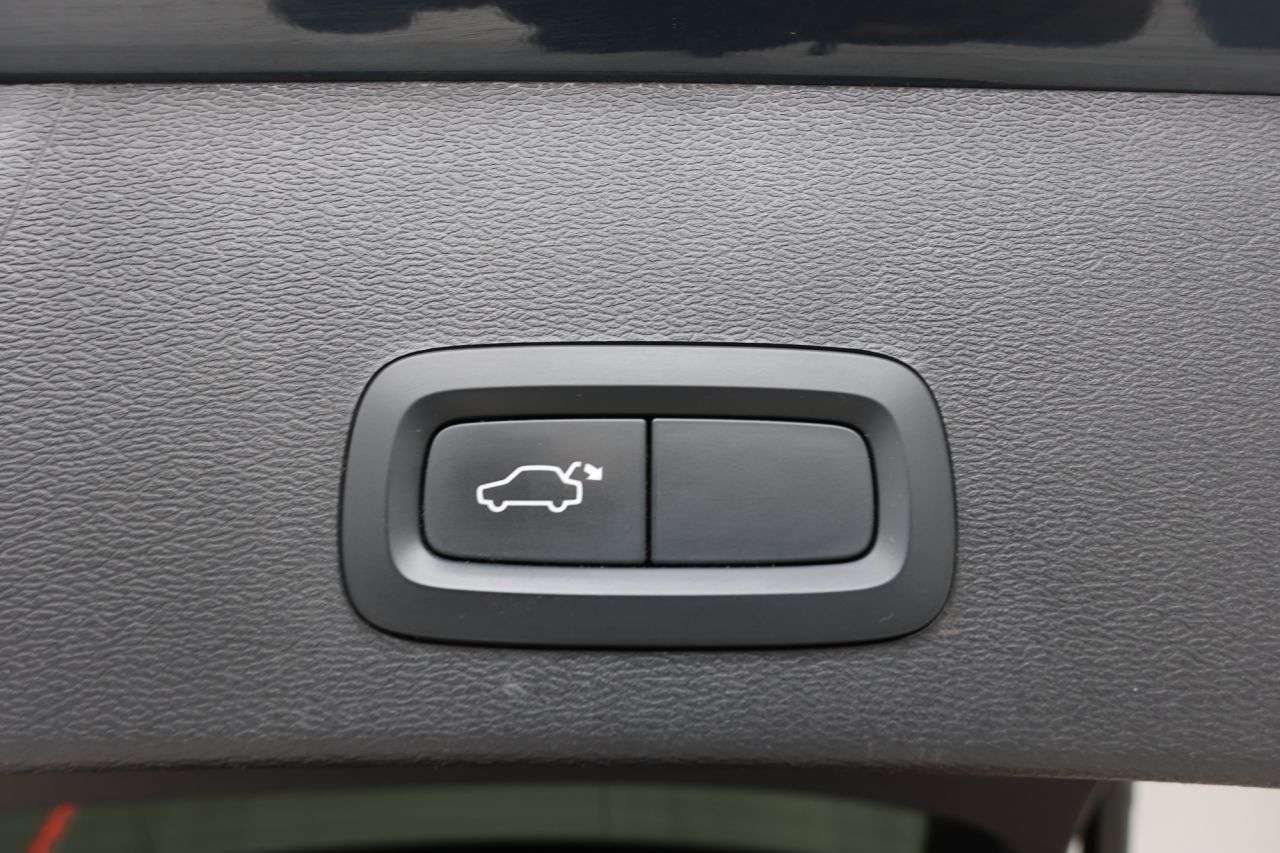 2021 VOLVO XC40 2021 VOLVO XC40