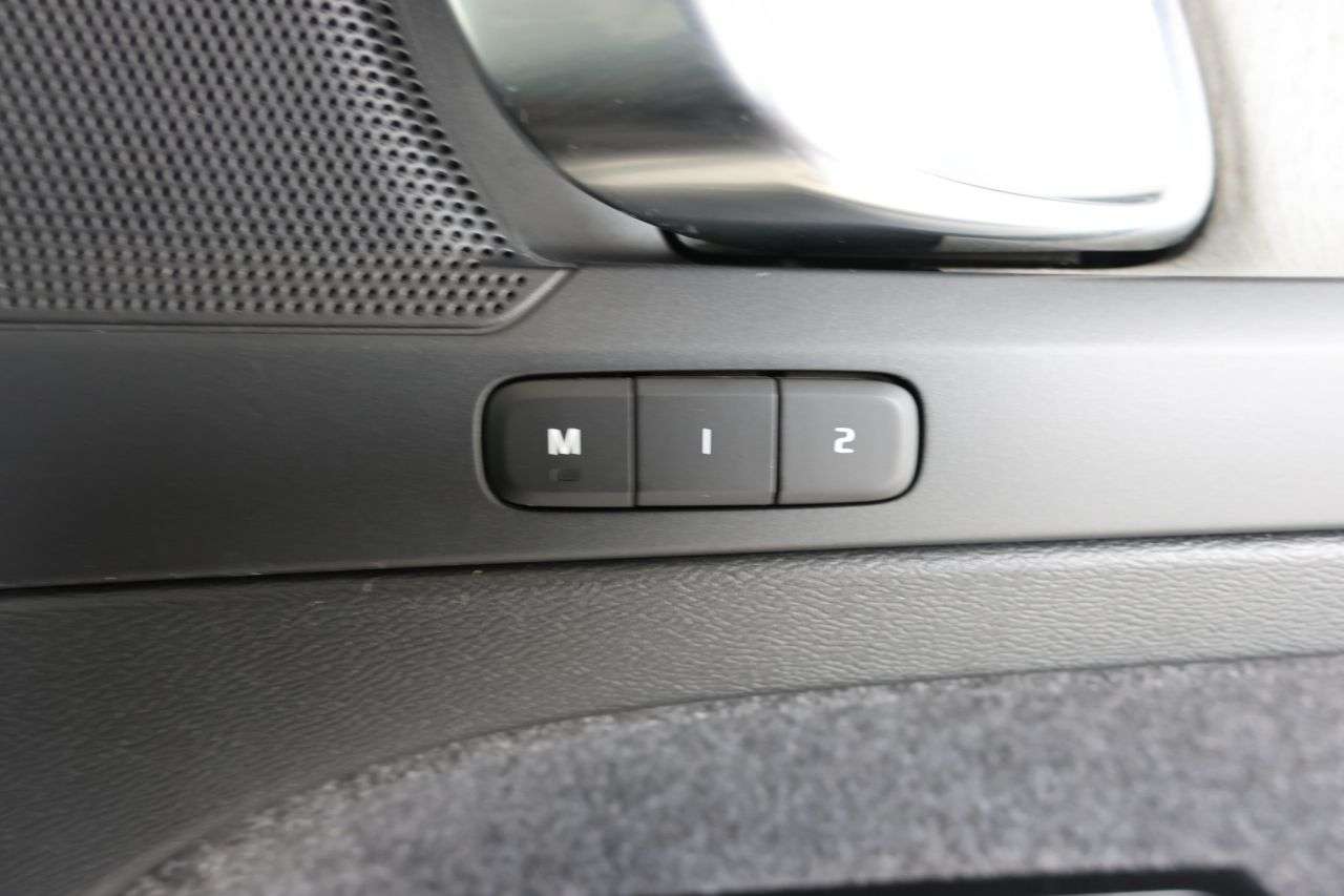 2021 VOLVO XC40 2021 VOLVO XC40