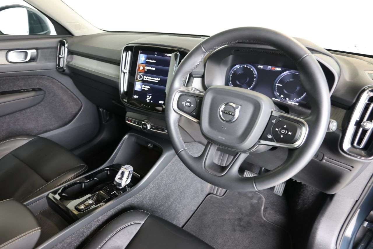 2021 VOLVO XC40 2021 VOLVO XC40