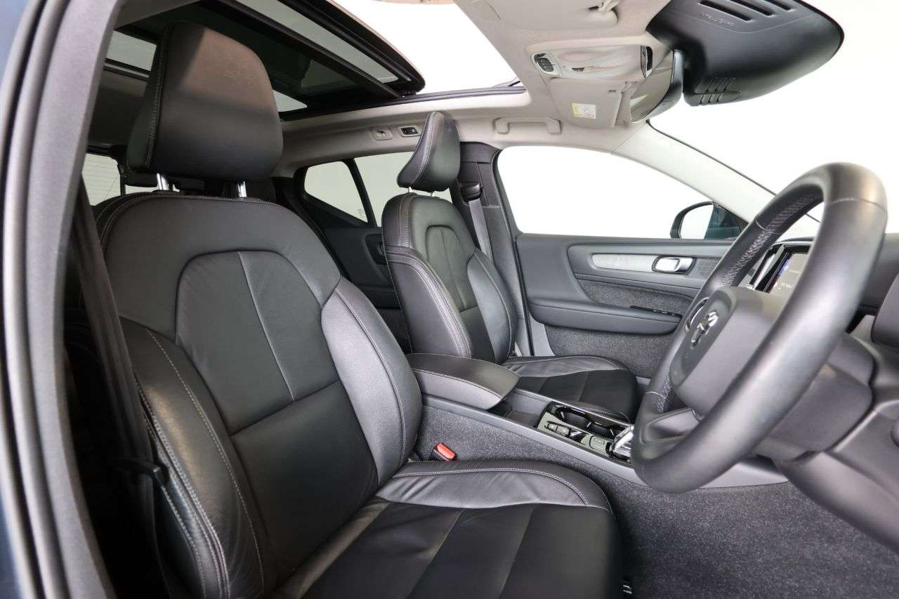 2021 VOLVO XC40 2021 VOLVO XC40