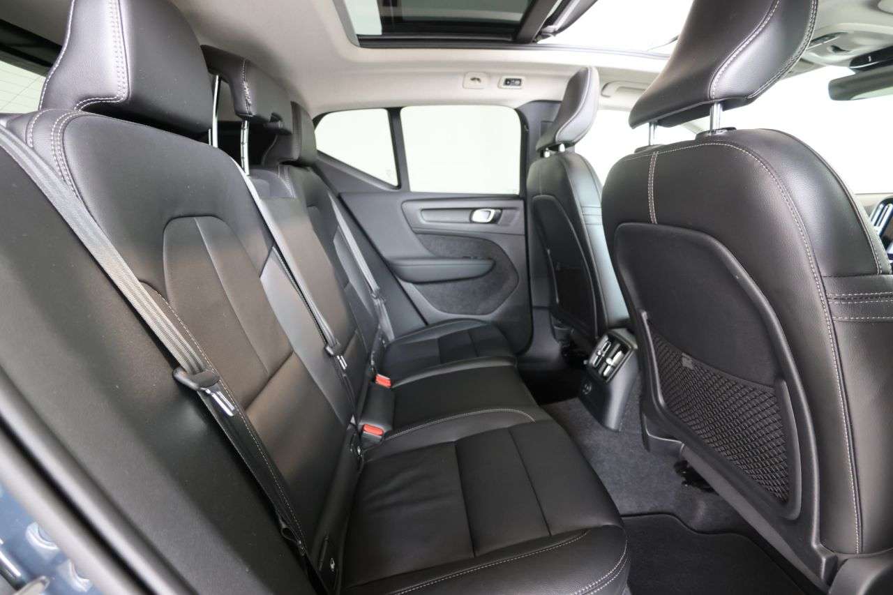 2021 VOLVO XC40 2021 VOLVO XC40