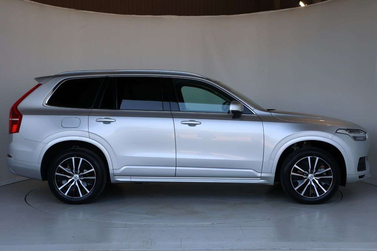 A 2021 VOLVO XC90 2.0 B5 MHEV Momentum SUV 5dr Diesel Hybrid Auto 4WD Euro 6 (s/s) (235 ps) 2 A 2021 VOLVO XC90 2.0 B5 MHEV Momentum SUV 5dr Diesel Hybrid Auto 4WD Euro 6 (s/s) (235 ps) 2