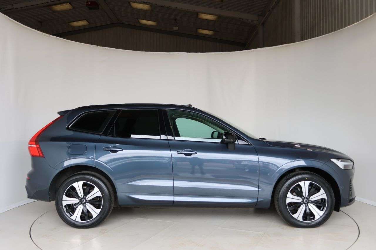 A 2023 VOLVO XC60 2.0h T6 Recharge 18.8kWh Plus SUV 5dr Petrol Plug-in Hybrid Auto AWD Euro 6 A 2023 VOLVO XC60 2.0h T6 Recharge 18.8kWh Plus SUV 5dr Petrol Plug-in Hybrid Auto AWD Euro 6