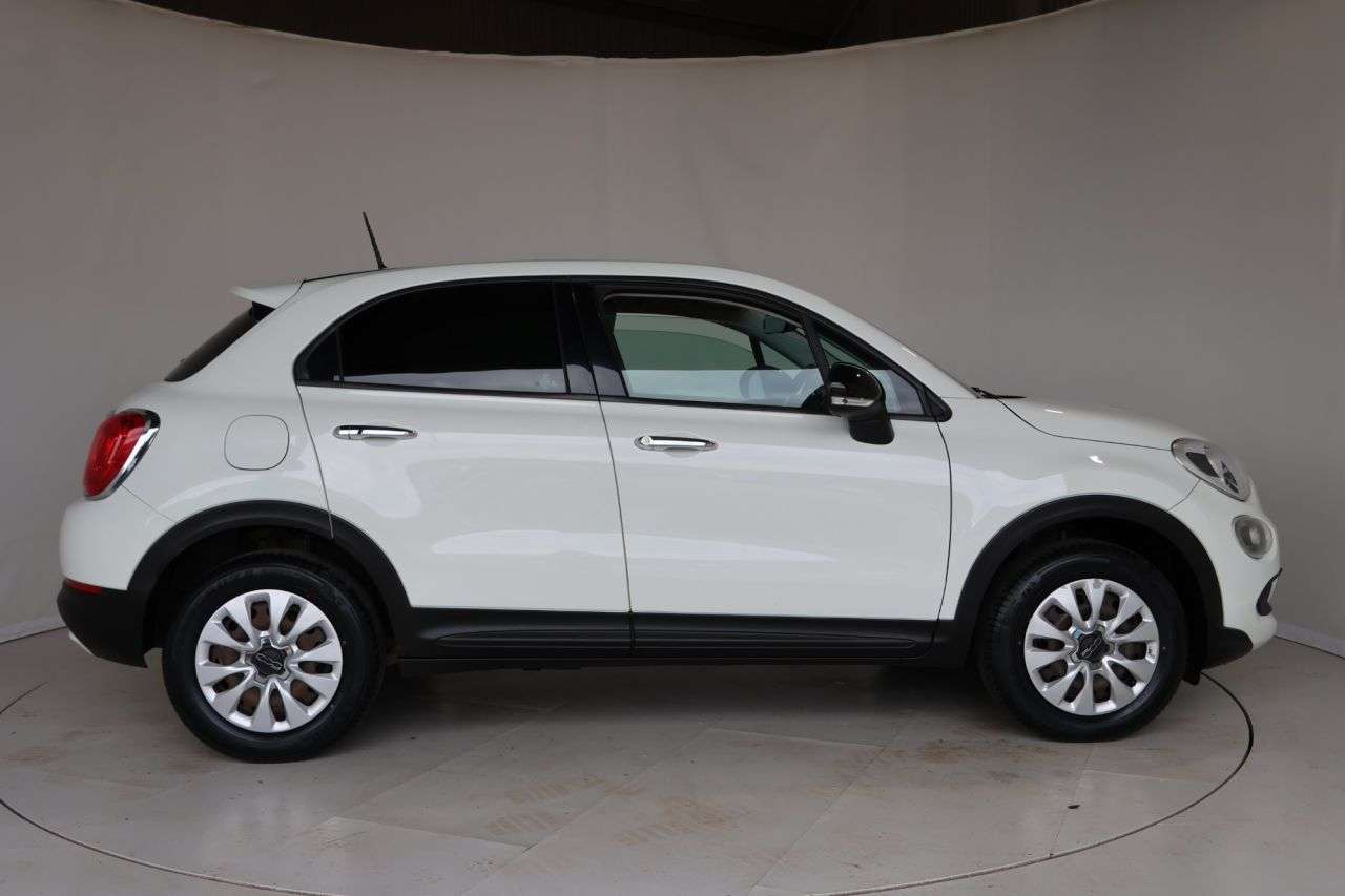 A 2016 FIAT 500X 1.6 E-Torq Pop SUV 5dr Petrol Manual Euro 6 (110 ps) 4 NEW TYRES FITTED AUG A 2016 FIAT 500X 1.6 E-Torq Pop SUV 5dr Petrol Manual Euro 6 (110 ps) 4 NEW TYRES FITTED AUG