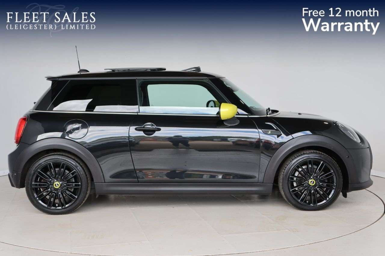A 2022 MINI ELECTRIC HATCH Cooper SE 32.6kWh Level 3 Hatchback 3dr Electric Auto (184 ps) APPLE CAR PL A 2022 MINI ELECTRIC HATCH Cooper SE 32.6kWh Level 3 Hatchback 3dr Electric Auto (184 ps) APPLE CAR PL