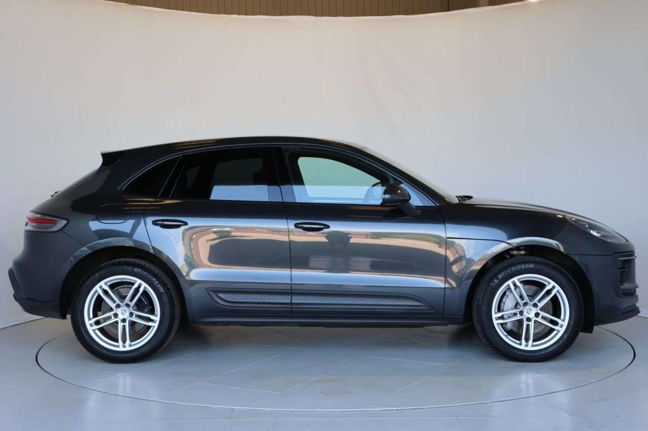 A 2022 PORSCHE MACAN 2.0T SUV 5dr Petrol PDK 4WD Euro 6 (s/s) (265 ps) WIRELESS APPLE CAR PLAY A 2022 PORSCHE MACAN 2.0T SUV 5dr Petrol PDK 4WD Euro 6 (s/s) (265 ps) WIRELESS APPLE CAR PLAY