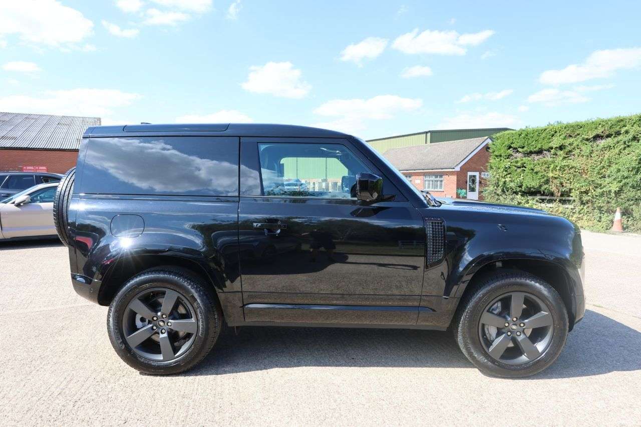 A 2024 LAND ROVER DEFENDER 90 3.0 D350 MHEV X-Dynamic HSE Hard Top SUV 3dr Diesel Auto 4WD SWB Euro 6 (s/ A 2024 LAND ROVER DEFENDER 90 3.0 D350 MHEV X-Dynamic HSE Hard Top SUV 3dr Diesel Auto 4WD SWB Euro 6 (s/