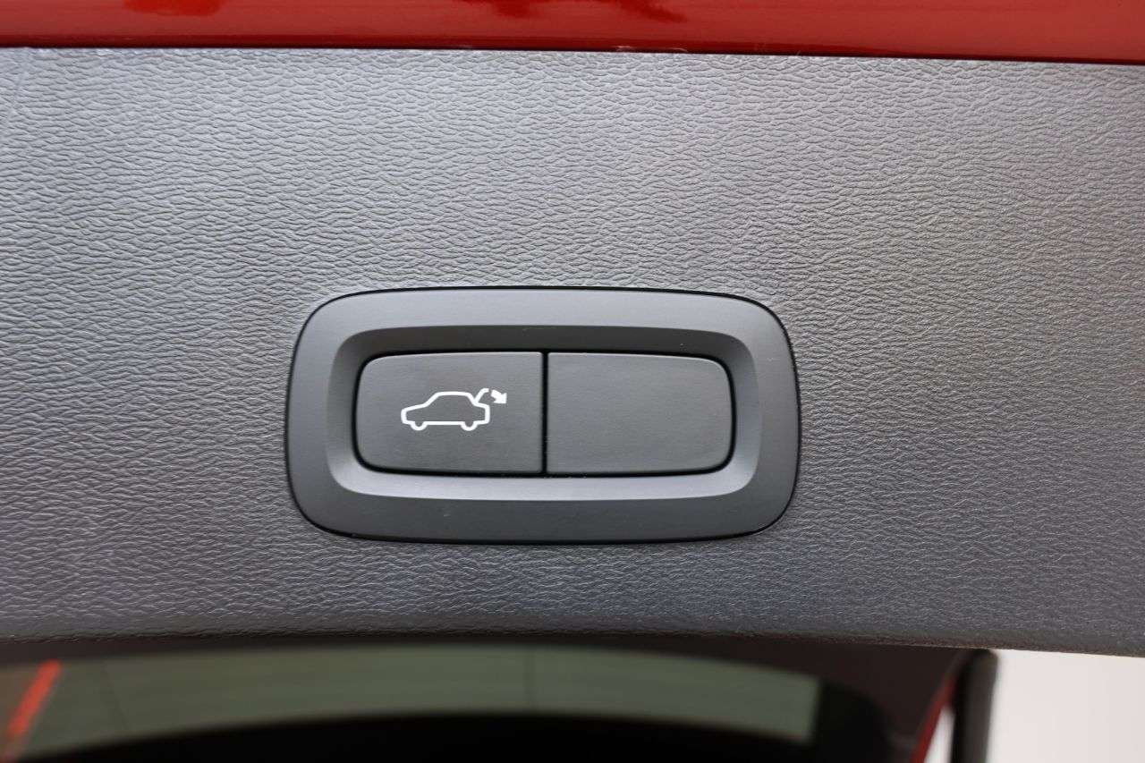 2022 VOLVO XC40 2022 VOLVO XC40