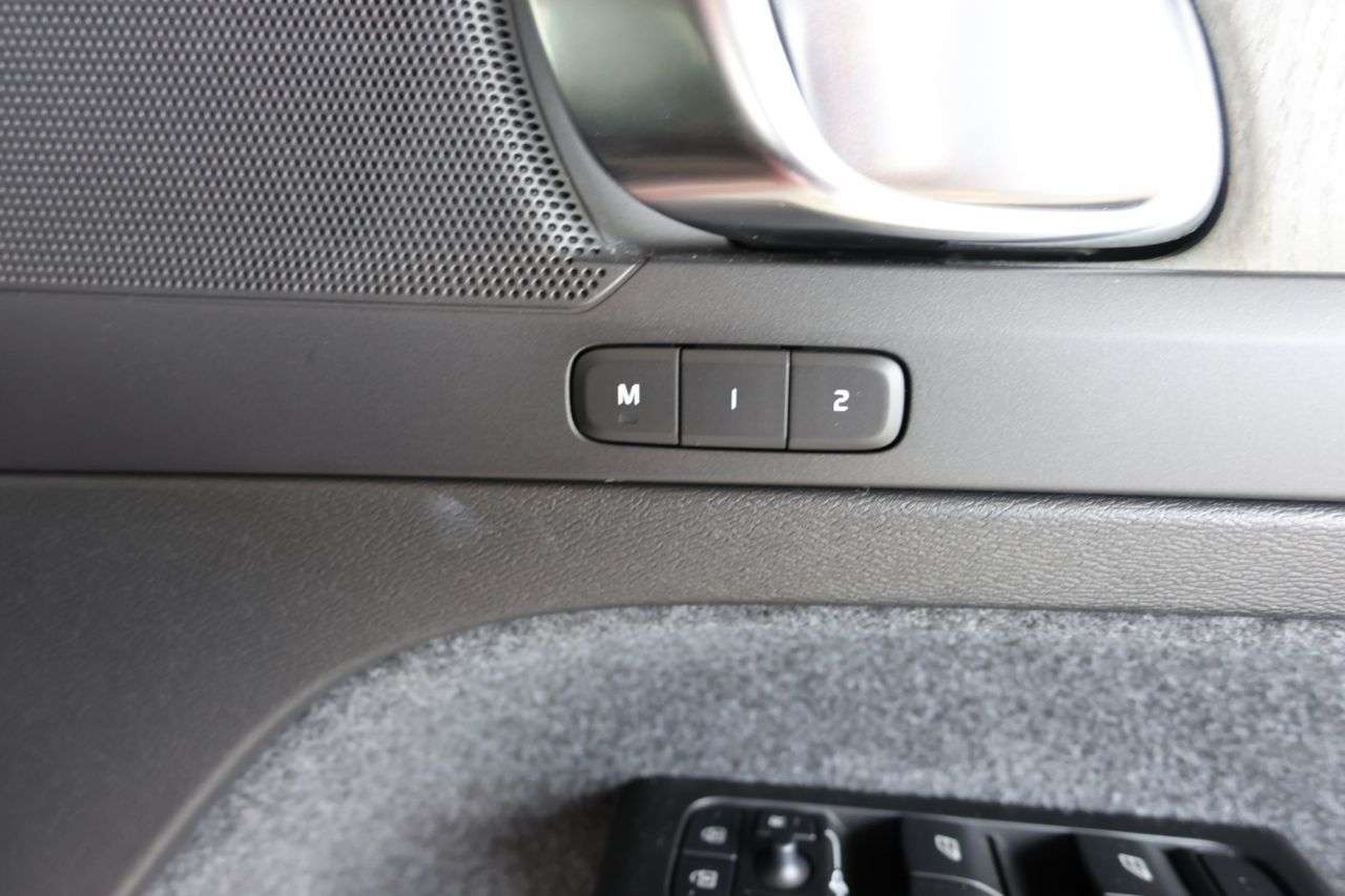 2022 VOLVO XC40 2022 VOLVO XC40