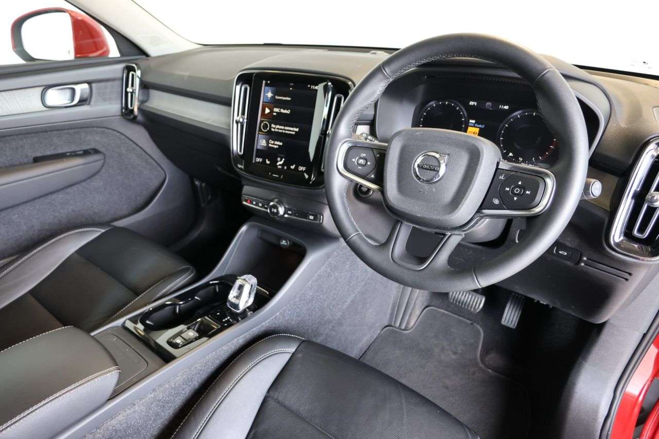 2022 VOLVO XC40 2022 VOLVO XC40