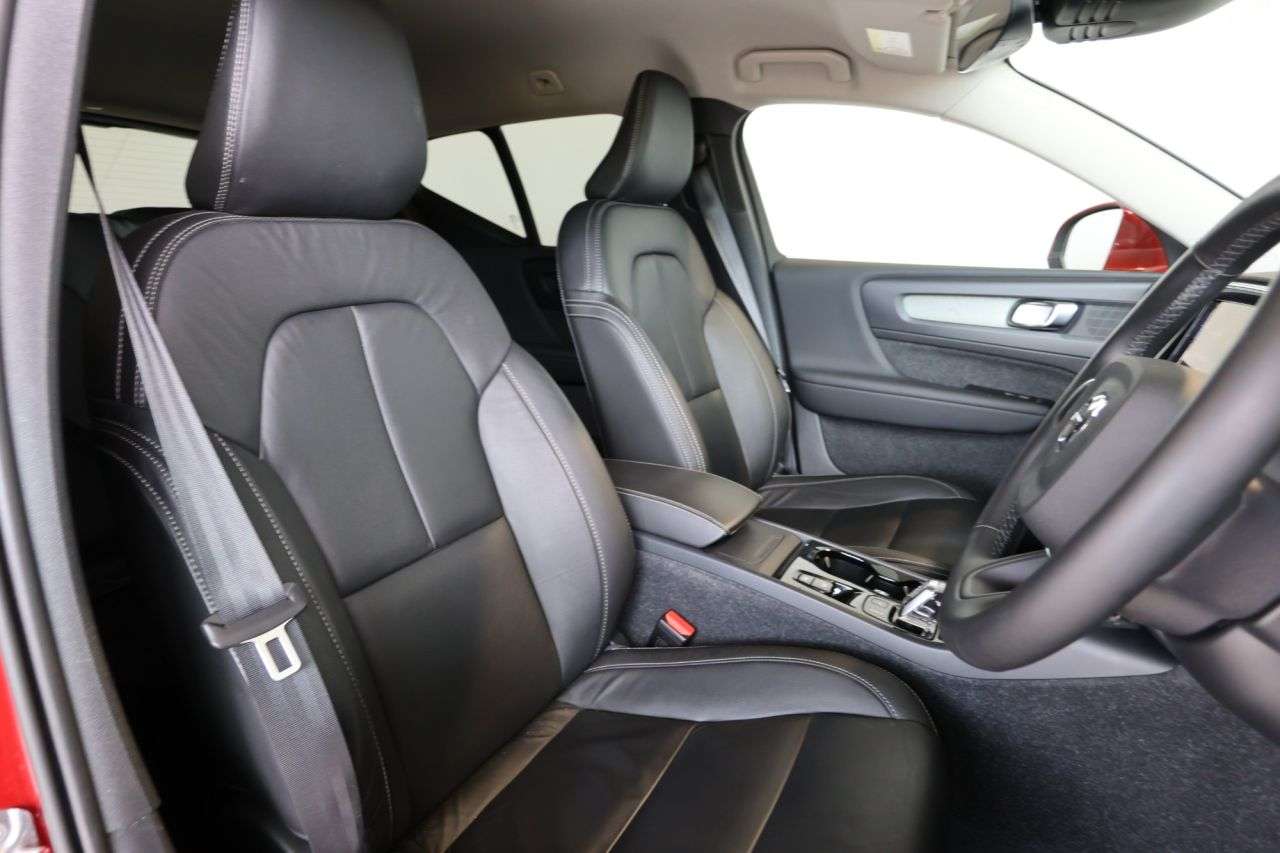 2022 VOLVO XC40 2022 VOLVO XC40