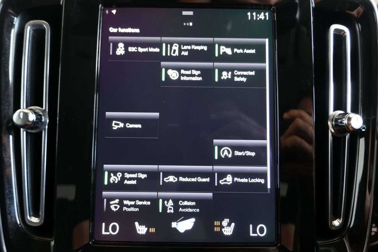 2022 VOLVO XC40 2022 VOLVO XC40