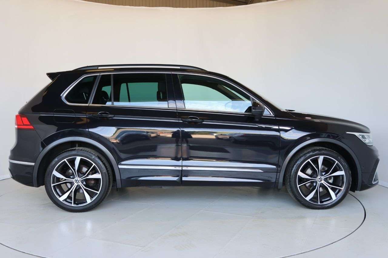 A 2022 VOLKSWAGEN TIGUAN 1.5 TSI R-Line SUV 5dr Petrol DSG Euro 6 (s/s) (150 ps) HEATED STEERING WHE A 2022 VOLKSWAGEN TIGUAN 1.5 TSI R-Line SUV 5dr Petrol DSG Euro 6 (s/s) (150 ps) HEATED STEERING WHE