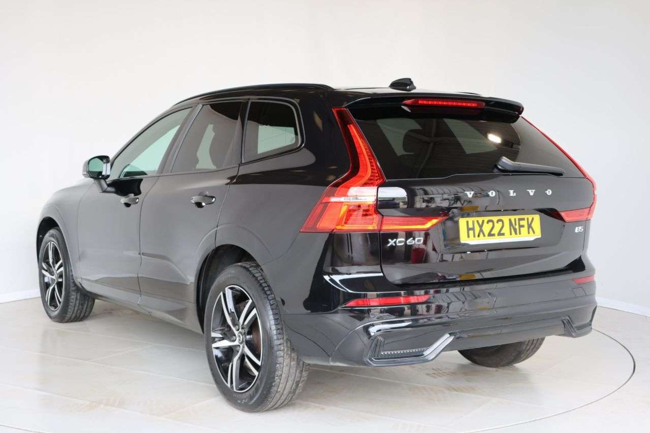 A 2022 VOLVO XC60 2.0 B5 MHEV R-Design SUV 5dr Petrol Hybrid Auto Euro 6 (s/s) (250 ps) FULL A 2022 VOLVO XC60 2.0 B5 MHEV R-Design SUV 5dr Petrol Hybrid Auto Euro 6 (s/s) (250 ps) FULL
