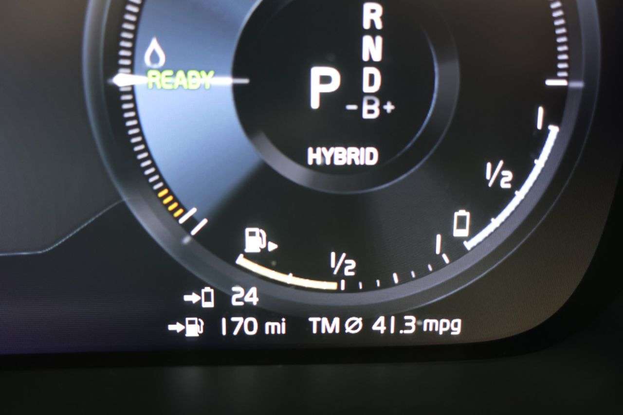 2023 VOLVO XC40 2023 VOLVO XC40