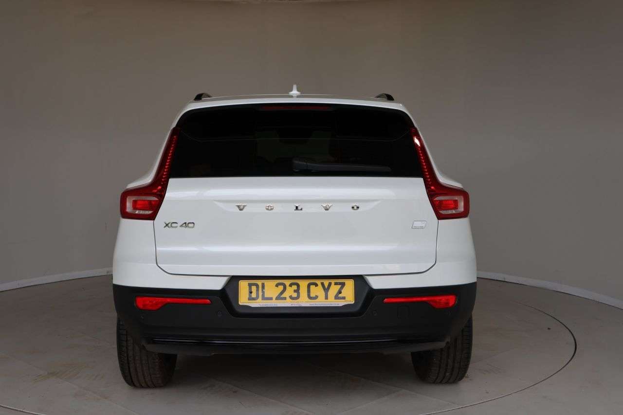2023 VOLVO XC40 2023 VOLVO XC40