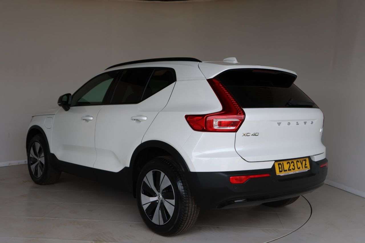 2023 VOLVO XC40 2023 VOLVO XC40