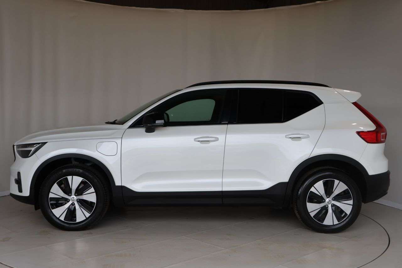 2023 VOLVO XC40 2023 VOLVO XC40