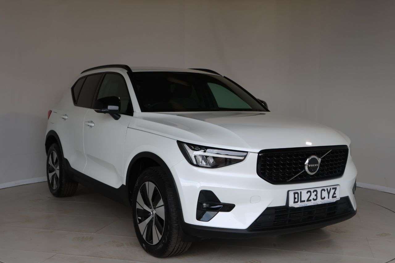 2023 VOLVO XC40 2023 VOLVO XC40