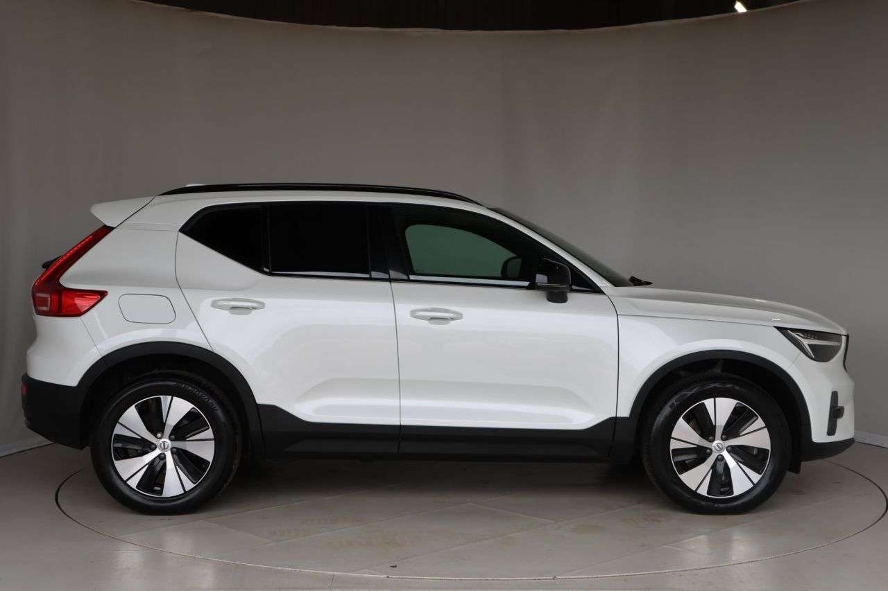 A 2023 VOLVO XC40 1.5h T4 Recharge 10.7kWh Plus SUV 5dr Petrol Plug-in Hybrid Auto Euro 6 (s/ A 2023 VOLVO XC40 1.5h T4 Recharge 10.7kWh Plus SUV 5dr Petrol Plug-in Hybrid Auto Euro 6 (s/