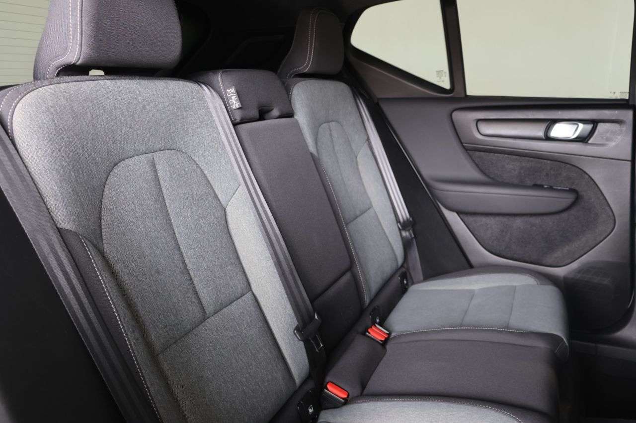 2023 VOLVO XC40 2023 VOLVO XC40