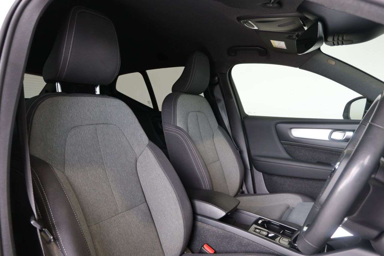 2023 VOLVO XC40 2023 VOLVO XC40