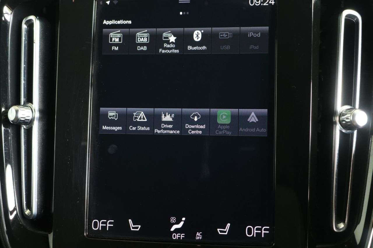 2023 VOLVO XC40 2023 VOLVO XC40