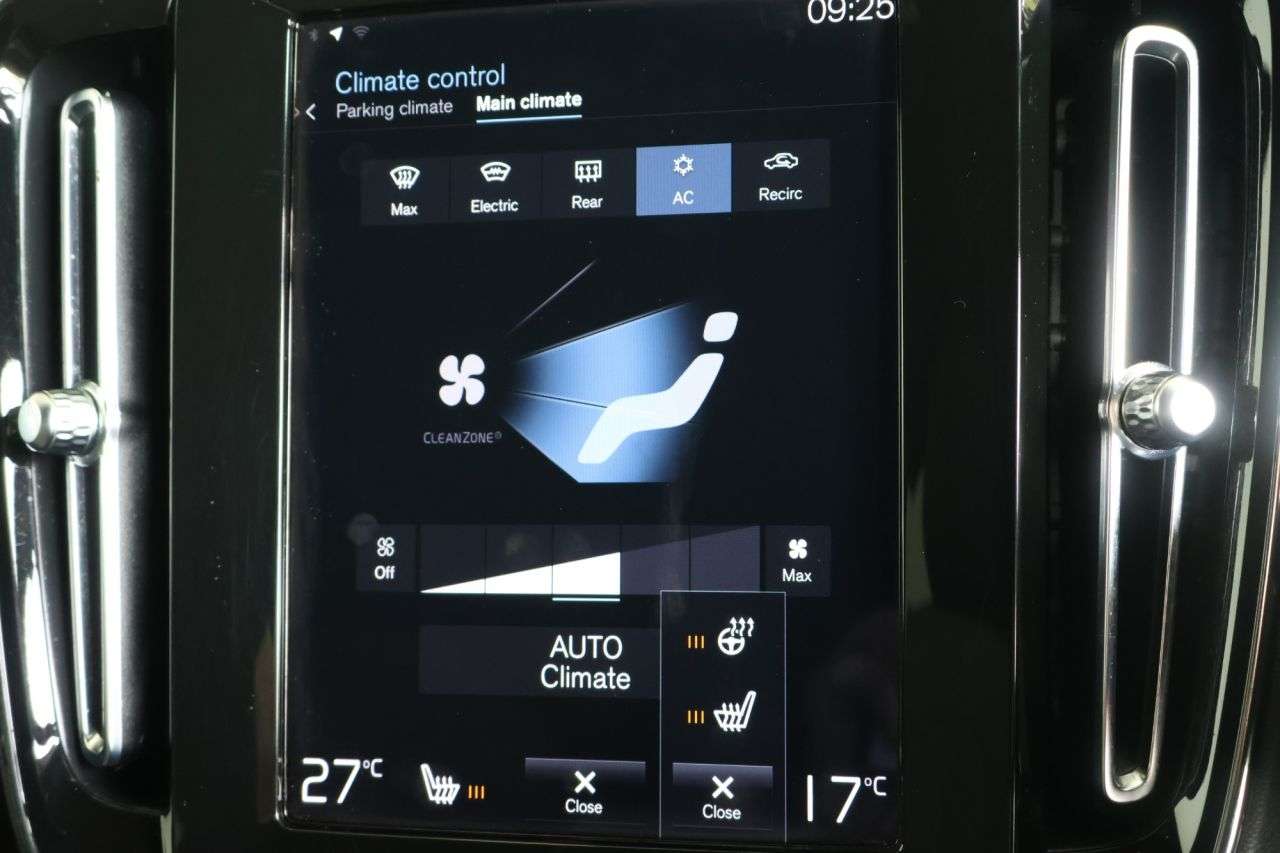 2023 VOLVO XC40 2023 VOLVO XC40