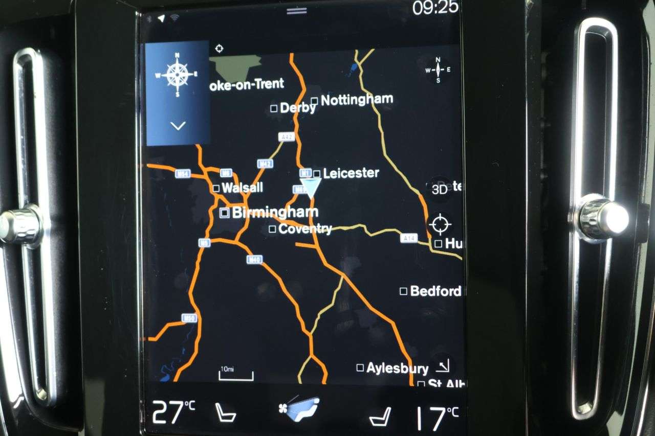 2023 VOLVO XC40 2023 VOLVO XC40