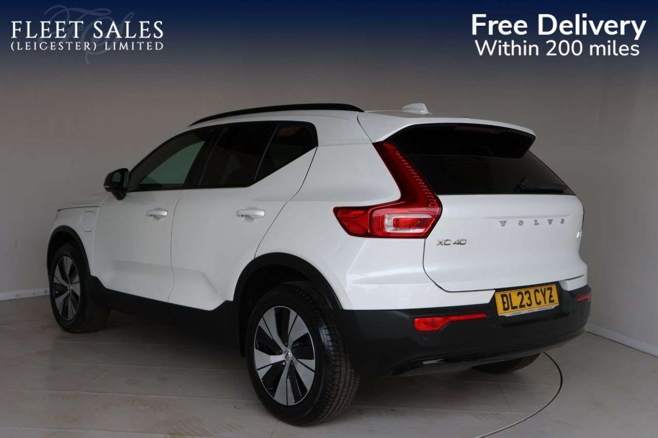 2023 VOLVO XC40 2023 VOLVO XC40