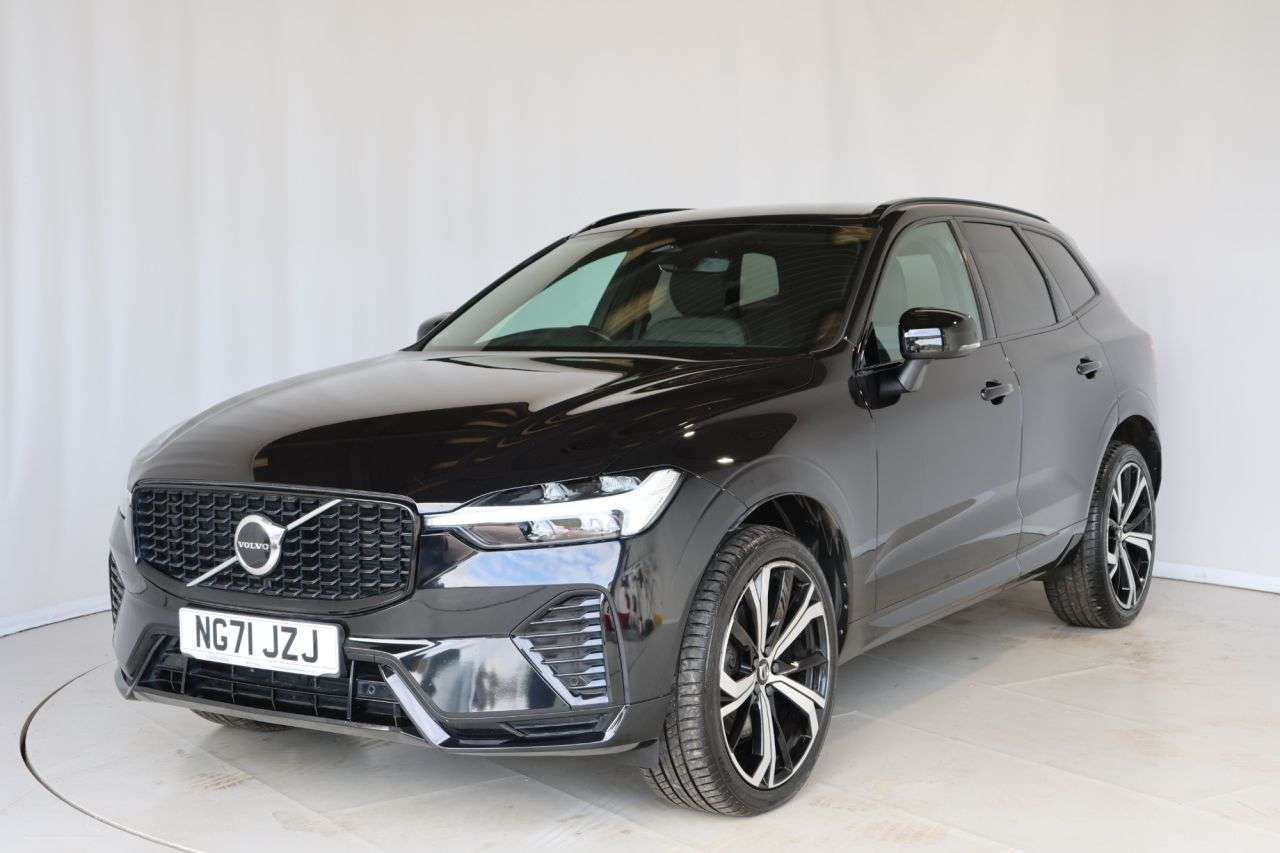 A 2022 VOLVO XC60 2.0 B4 MHEV R-Design SUV 5dr Diesel Hybrid Auto AWD Euro 6 (s/s) (197 ps) H A 2022 VOLVO XC60 2.0 B4 MHEV R-Design SUV 5dr Diesel Hybrid Auto AWD Euro 6 (s/s) (197 ps) H