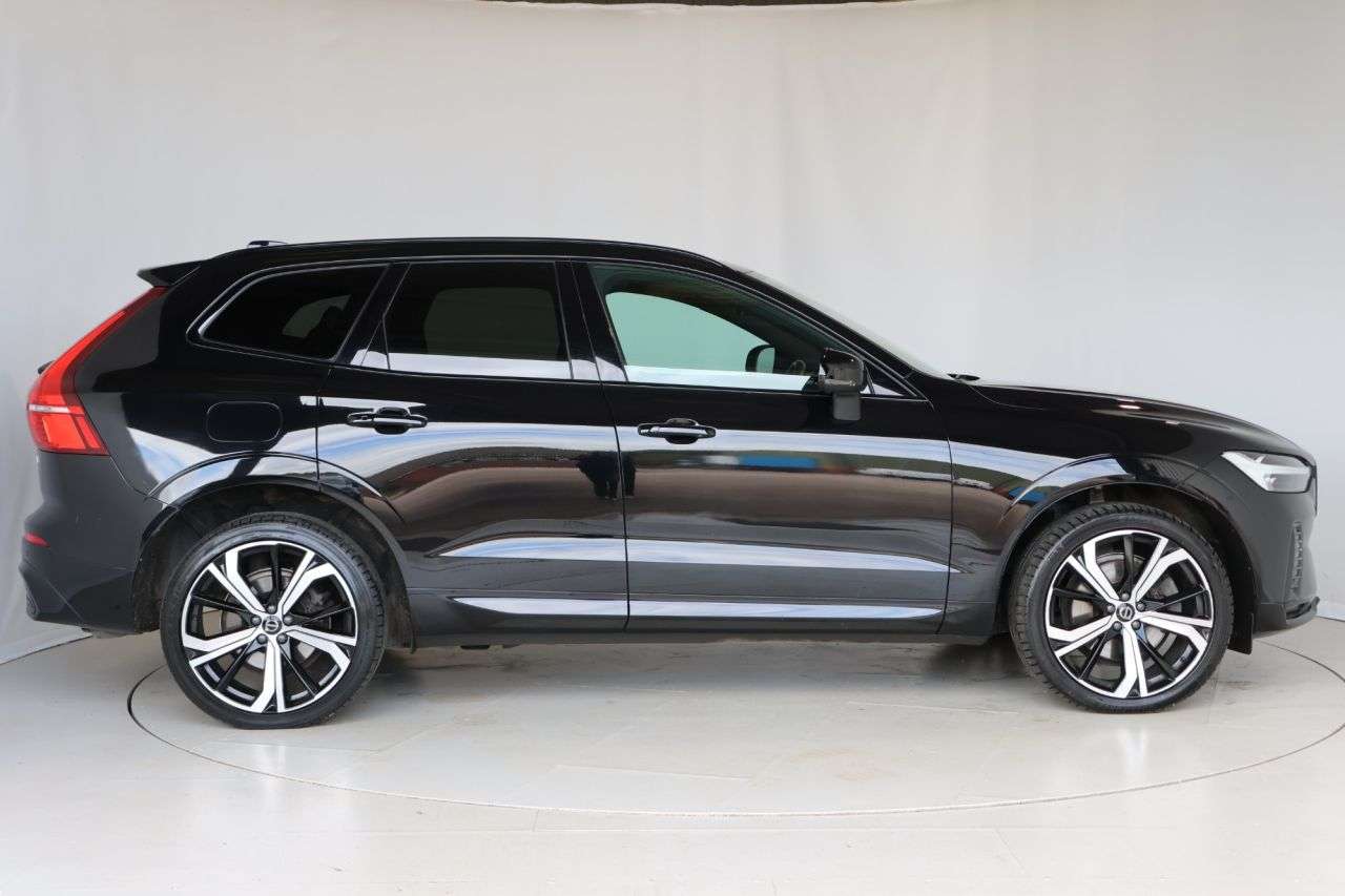 A 2022 VOLVO XC60 2.0 B4 MHEV R-Design SUV 5dr Diesel Hybrid Auto AWD Euro 6 (s/s) (197 ps) H A 2022 VOLVO XC60 2.0 B4 MHEV R-Design SUV 5dr Diesel Hybrid Auto AWD Euro 6 (s/s) (197 ps) H