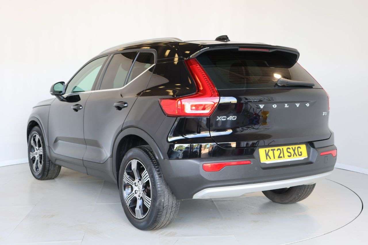 2021 VOLVO XC40 2021 VOLVO XC40