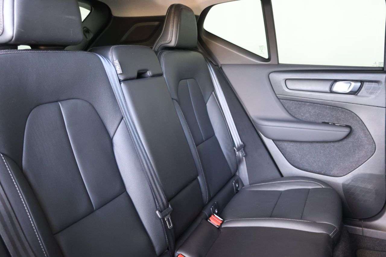 2021 VOLVO XC40 2021 VOLVO XC40