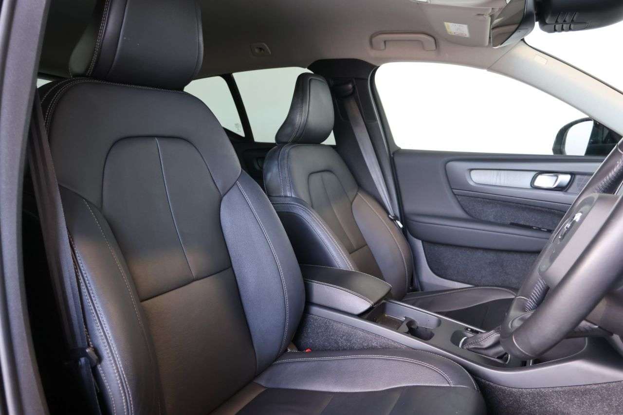 2021 VOLVO XC40 2021 VOLVO XC40