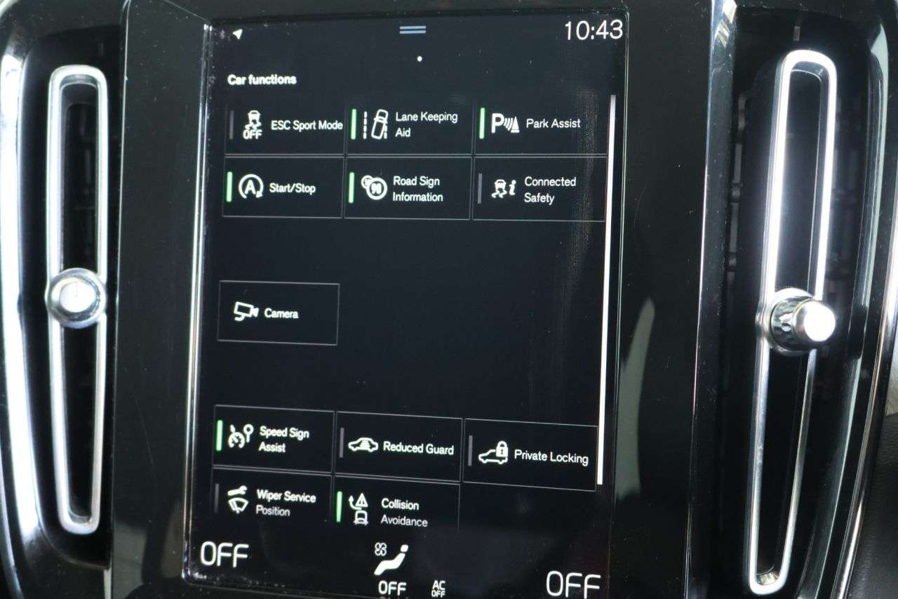 2021 VOLVO XC40 2021 VOLVO XC40