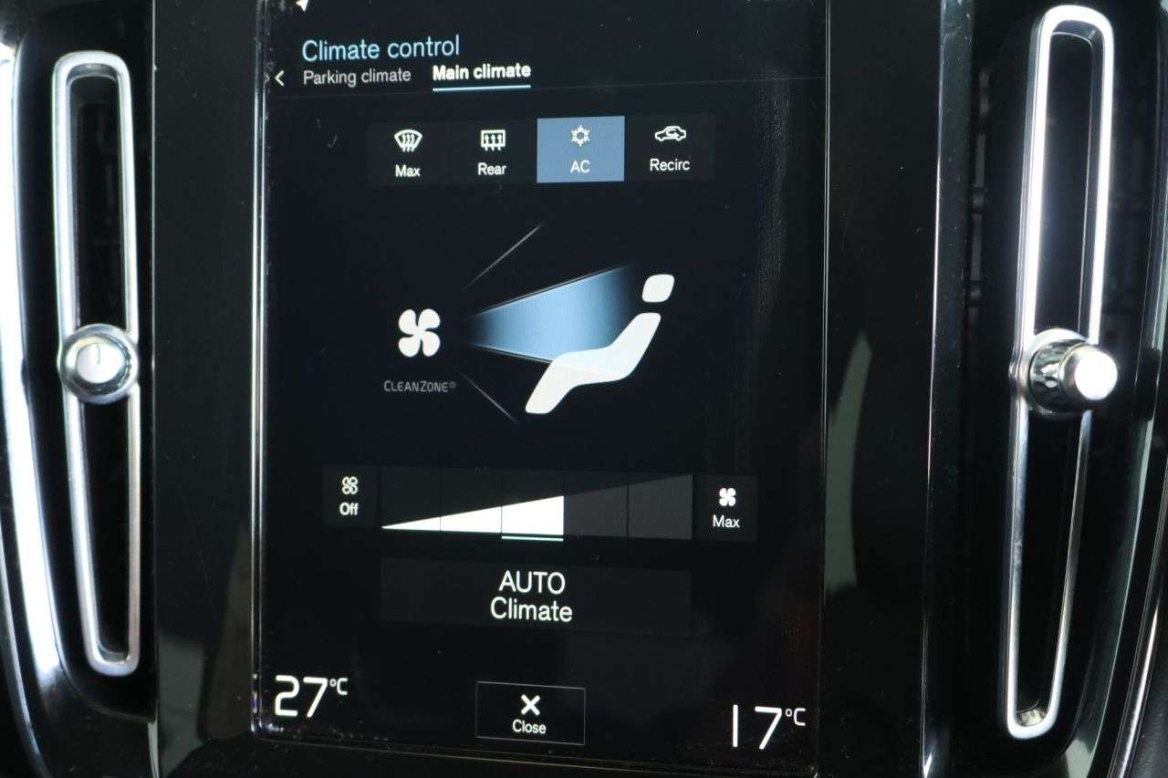2021 VOLVO XC40 2021 VOLVO XC40