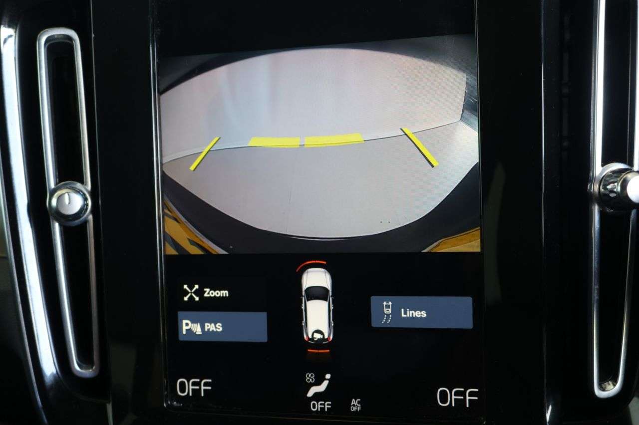 2021 VOLVO XC40 2021 VOLVO XC40
