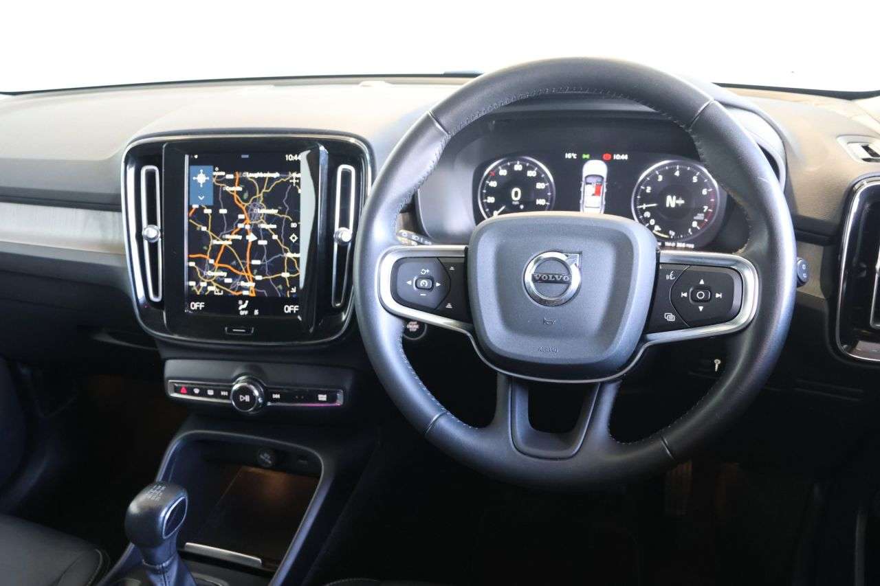 2021 VOLVO XC40 2021 VOLVO XC40