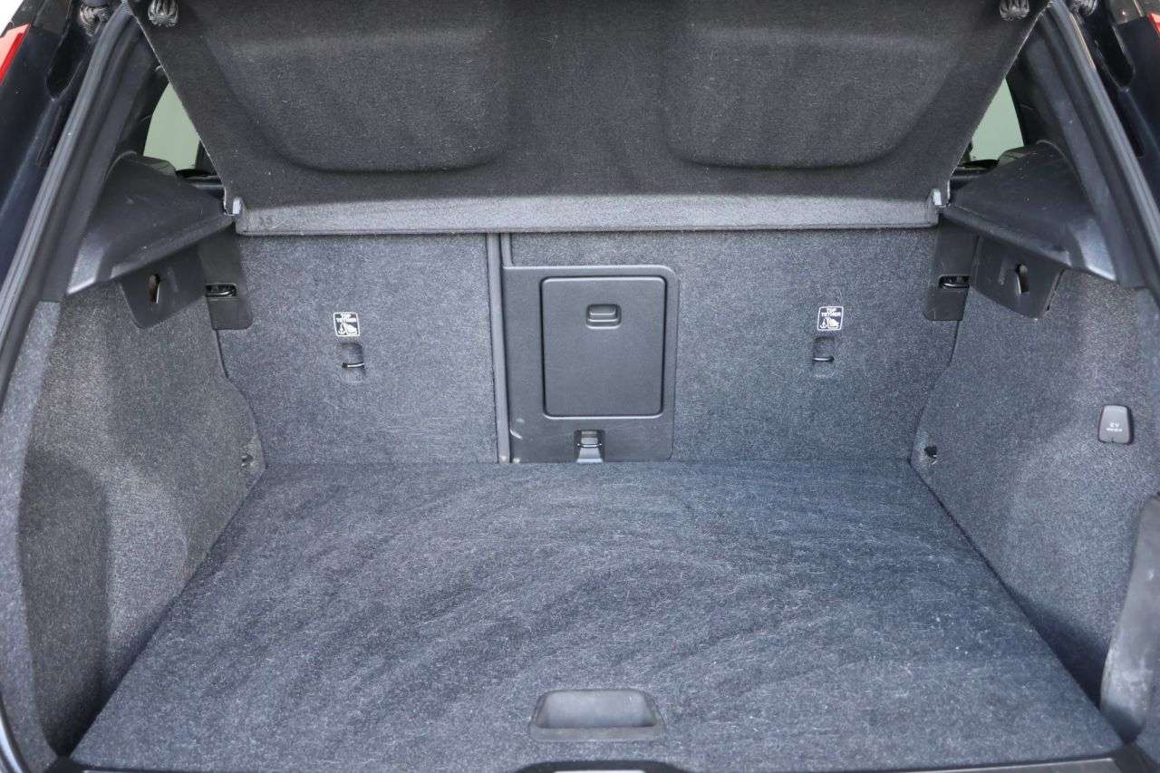2021 VOLVO XC40 2021 VOLVO XC40