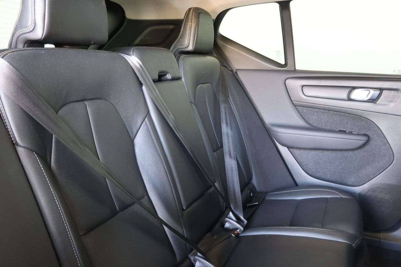 2021 VOLVO XC40 2021 VOLVO XC40